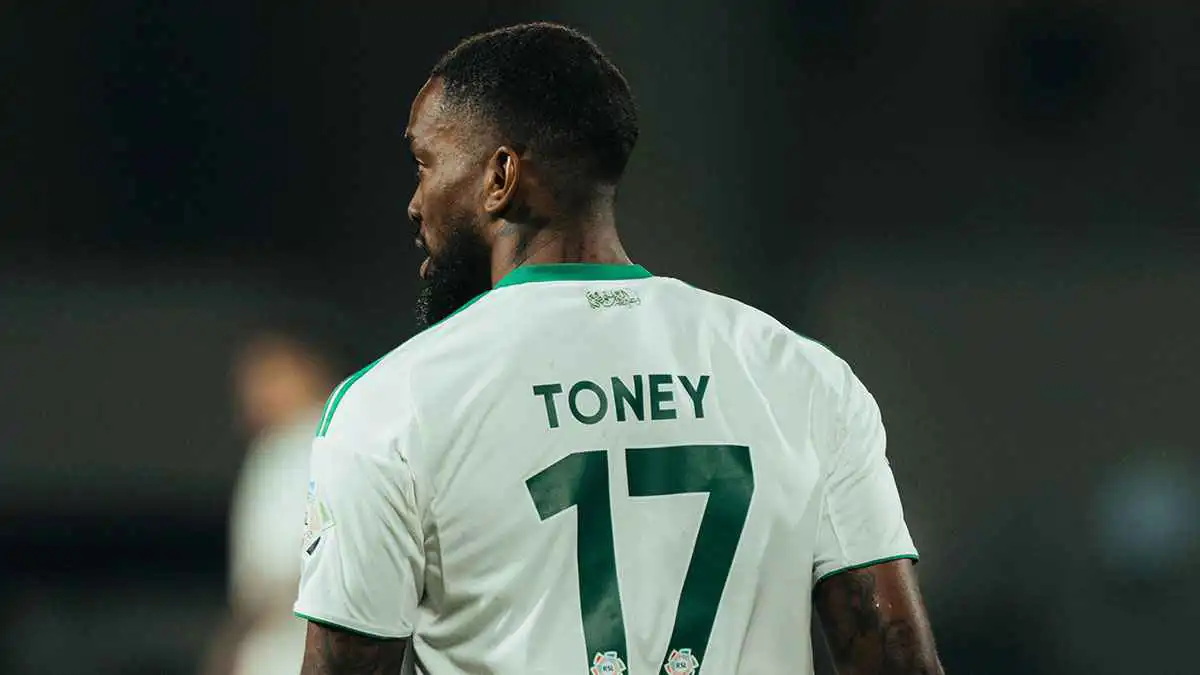 يجب إصدار القرار الآن.. وليد الفراج يحذر من توقيت عقوبة نجم الأهلي السعودي