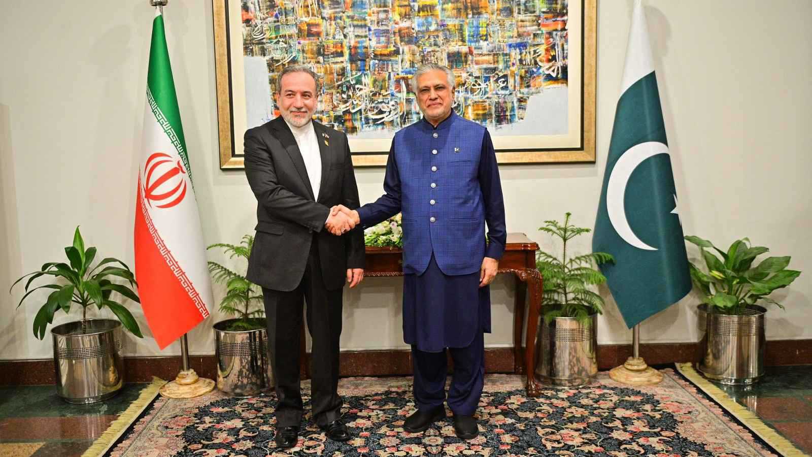 بعد فشل تركيا.. إيران تعلن استعدادها للتوسط بين باكستان وأفغانستان