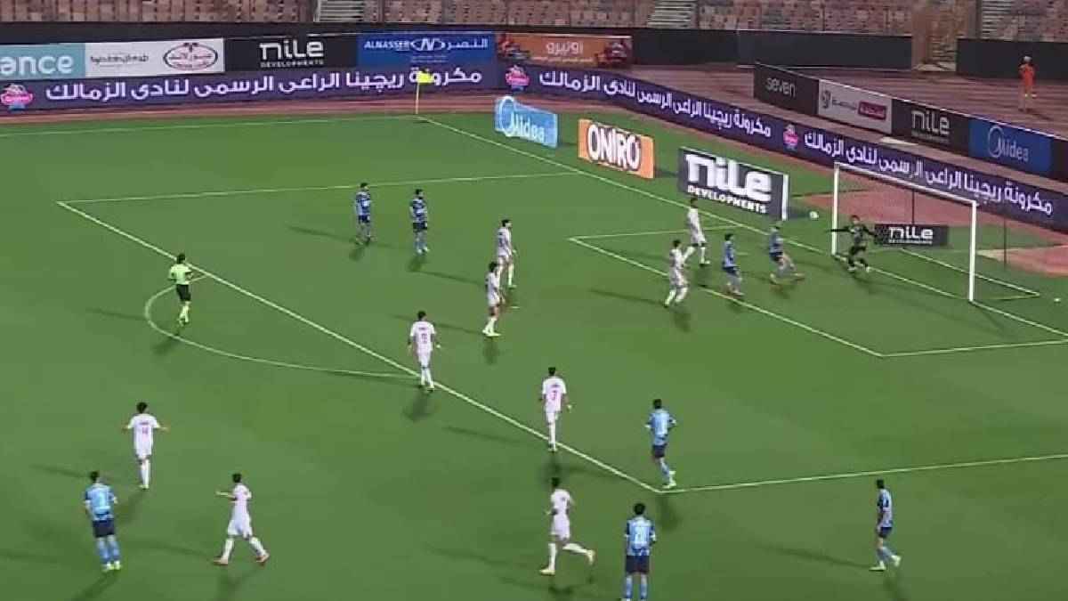 أخطاء محمد عواد تفجر جدلا في مباراة الزمالك وبيراميدز (فيديو)