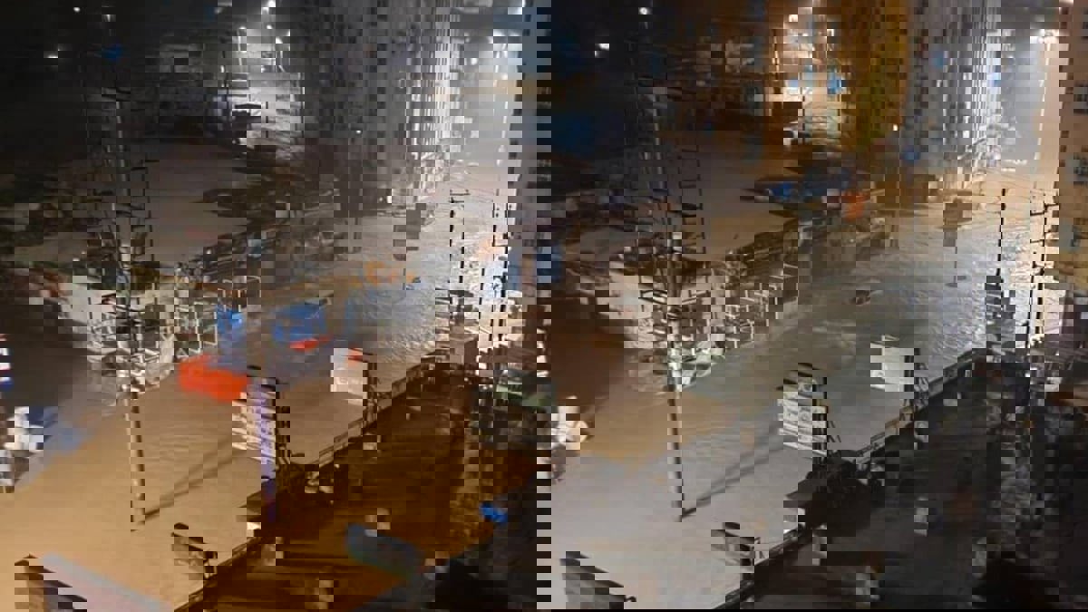 قتيلان وآلاف النازحين بسبب إعصار "تيج" في اليمن