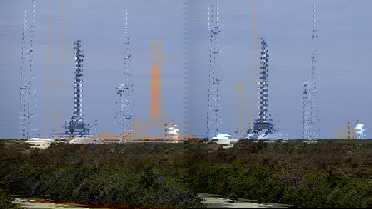 ناسا تجري محاولة ثانية لإطلاق صاروخ إلى القمر يوم السبت