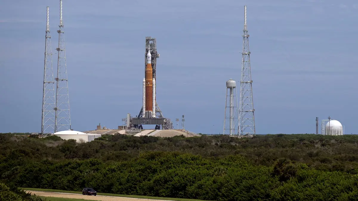 ناسا تجري محاولة ثانية لإطلاق صاروخ إلى القمر يوم السبت