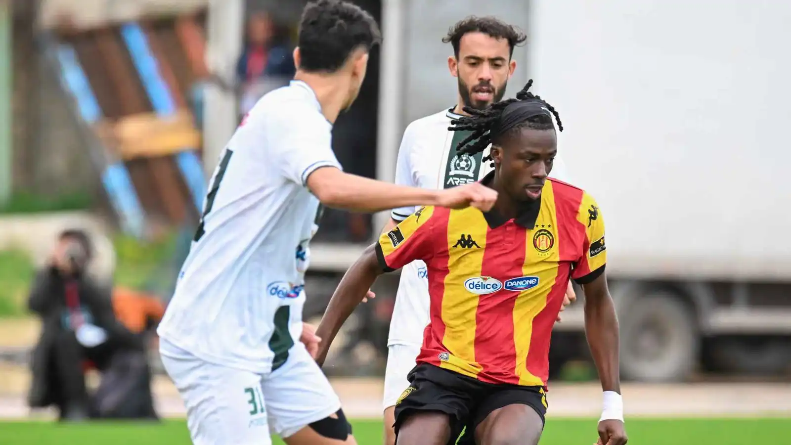 فجّر غضب مسؤولي النادي.. أسباب رفض بوميل توقيع عقده مع الترجي التونسي