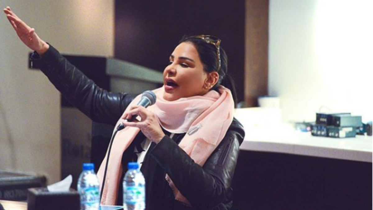 كيف علقت الفنانة أحلام على فستان رانيا يوسف "الفاضح"؟‎ (صور)