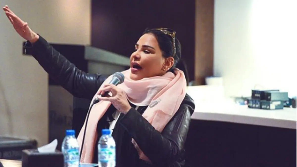 كيف علقت الفنانة أحلام على فستان رانيا يوسف "الفاضح"؟‎ (صور)