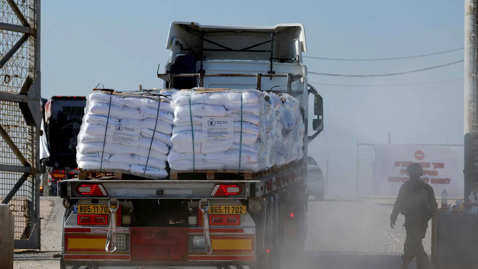 واشنطن: الجيش الإسرائيلي "يتحمل جزءا من اللوم" عن نهب المساعدات في غزة