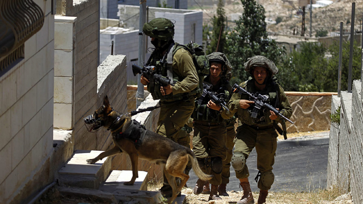 إسرائيل تعتقل مواطنا بتهمة التخابر مع إيران