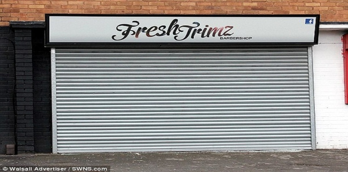 بريطانيا.. عصابة تهاجم حلاقًا بسبب قصة شعر