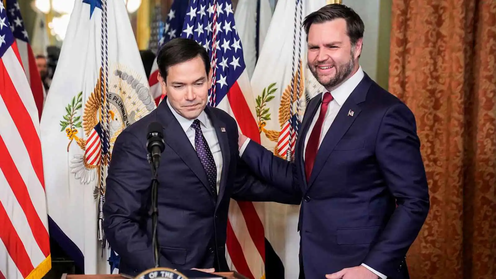 معركة خلافة ترامب.. فانس يتهرب من الإجابة وروبيو يحسم موقفه