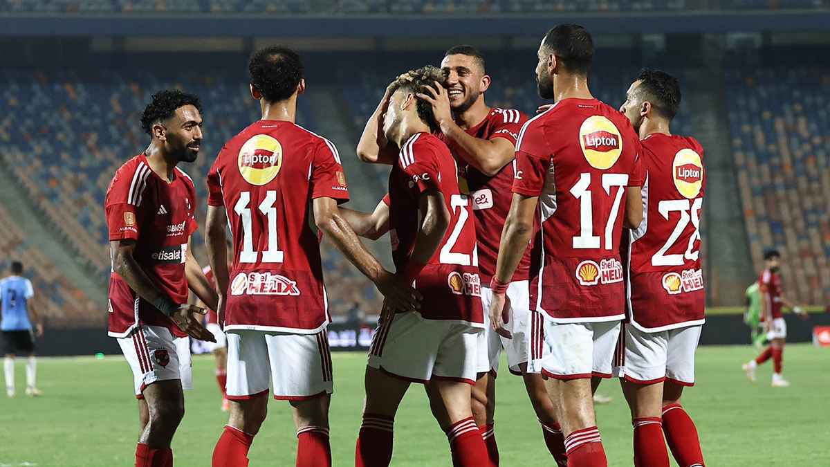 الأهلي يهزم الداخلية برباعية ويواصل مطاردة بيراميدز على صدارة الدوري المصري