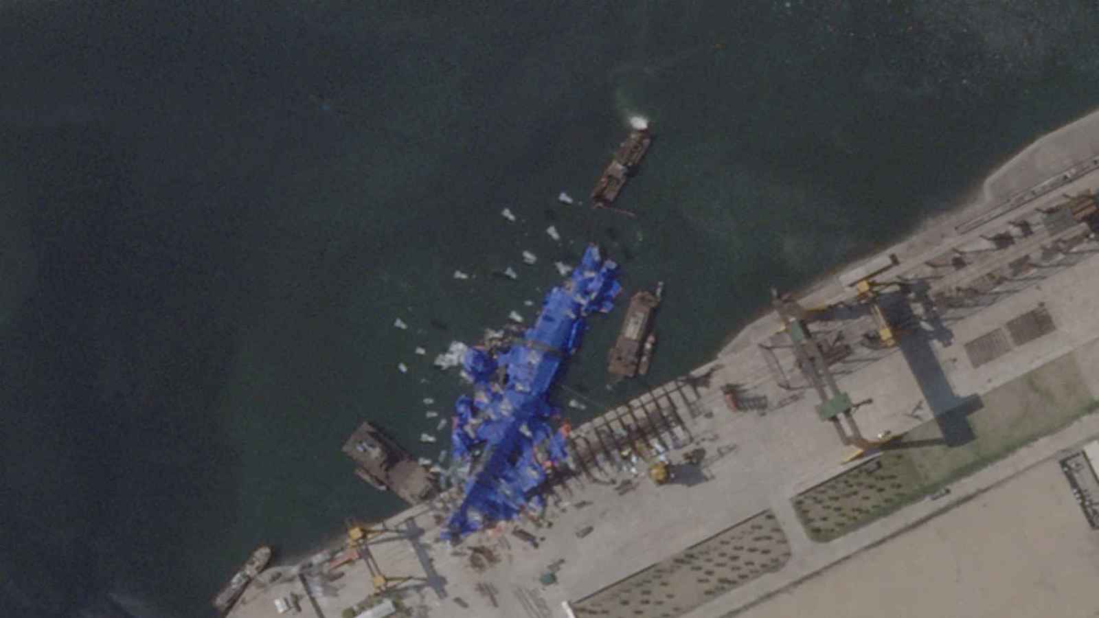 كوريا الشمالية ترفع مدمرة بحرية انقلبت الشهر الماضي