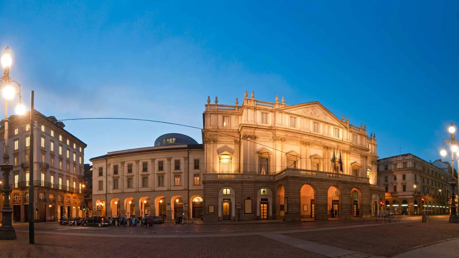 إيطاليا.. مسرح أوبرا شهير يمنع دخول الزوار بالشورت والتيشرت