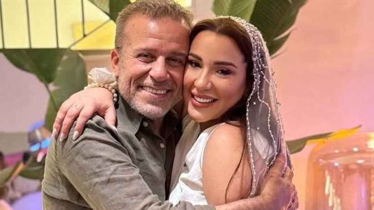 شريف منير يثير تعاطف الجمهور برسالة إلى زوج ابنته أسما (صور)