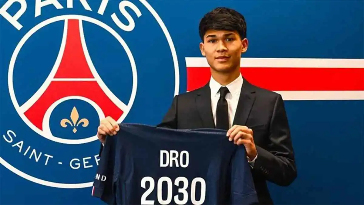 الضحية المفضلة.. كم نجما خطفه باريس سان جيرمان من برشلونة؟