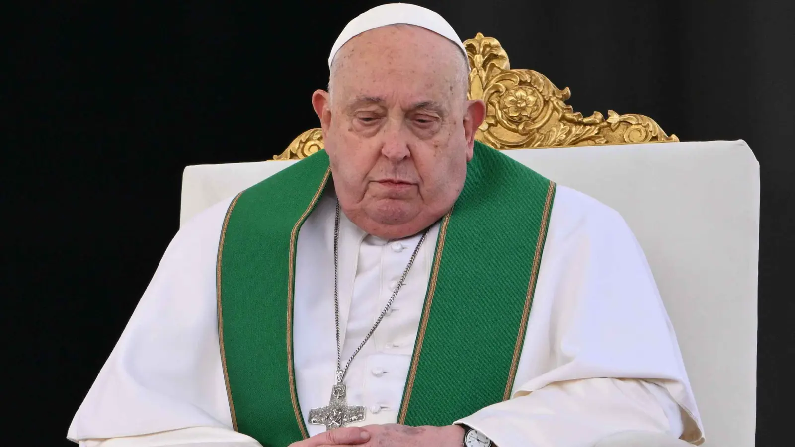 هل يغادر البابا فرنسيس المستشفى قريبا؟