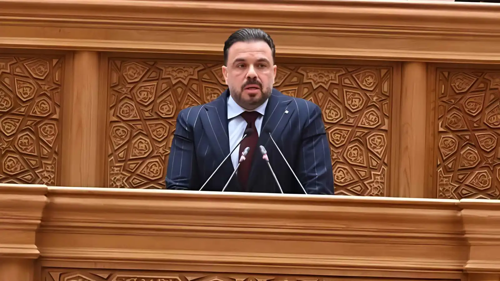 عمرو أديب كشف اسمه.. من المسؤول الذي أنهى أزمة أرض الزمالك المسحوبة؟