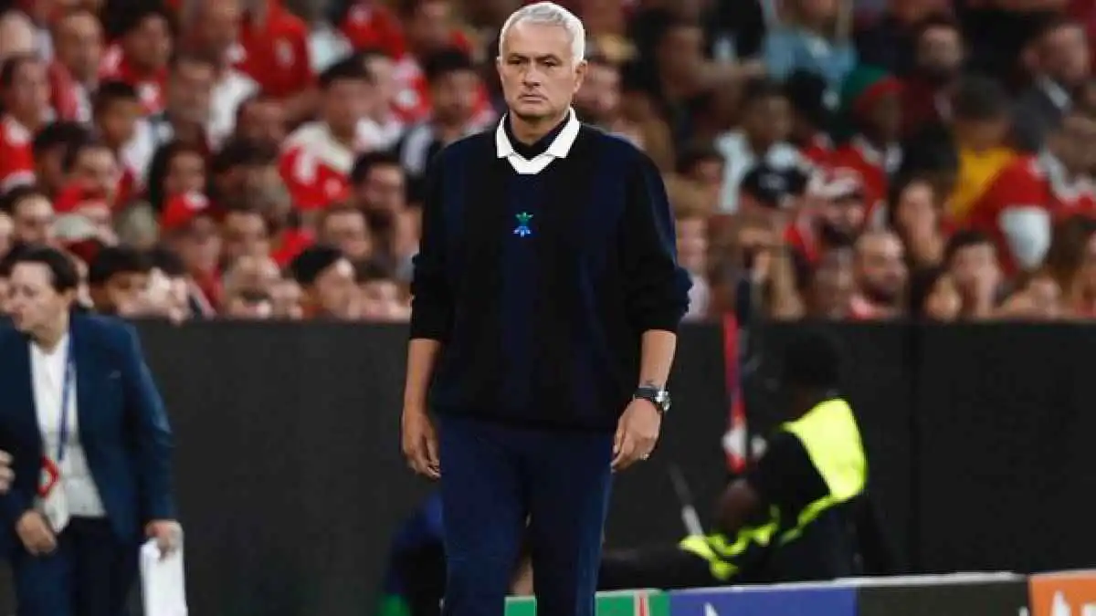 فنربخشة التركي يطيح بالبرتغالي جوزيه مورينيو