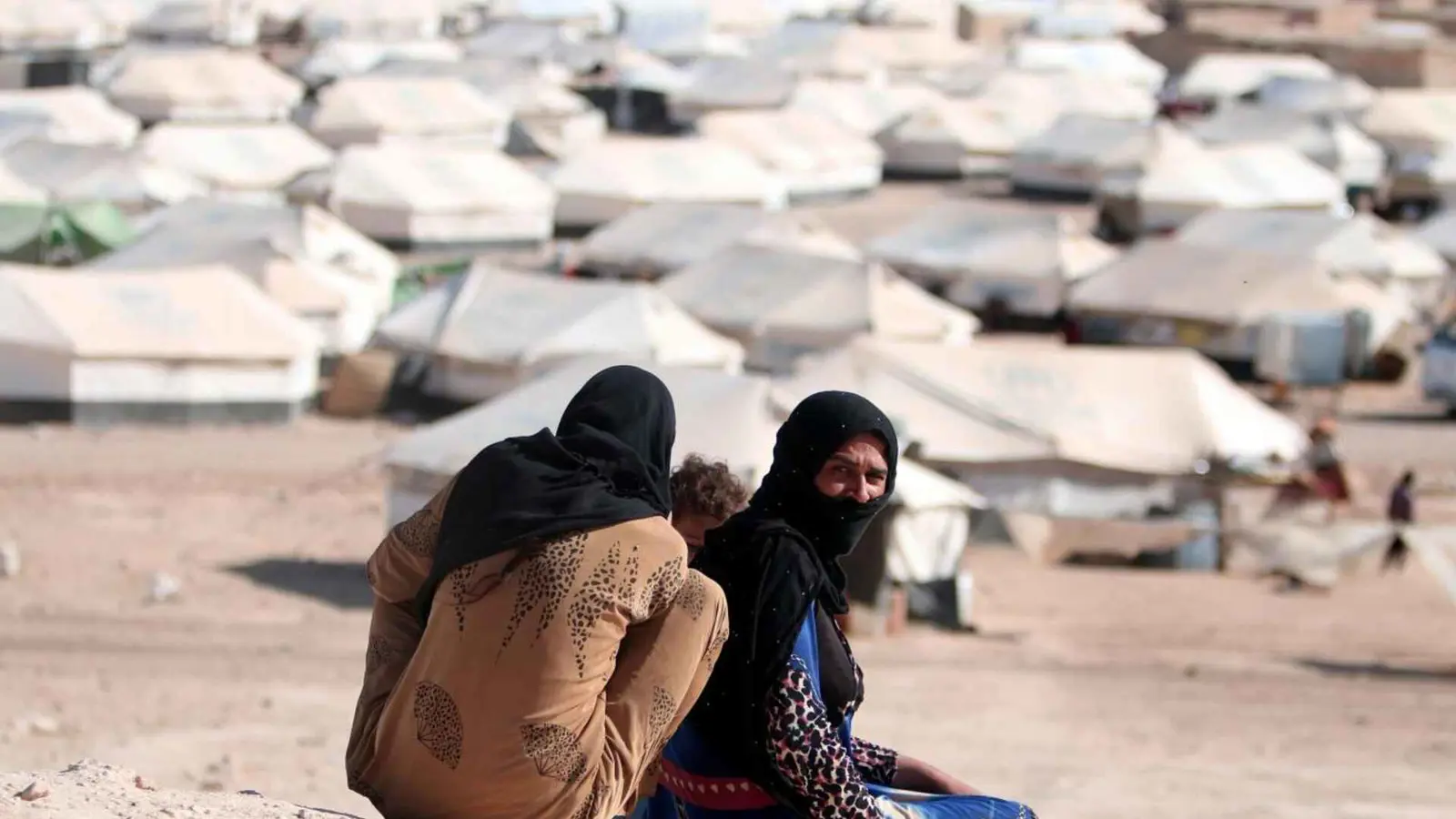 سجناء "داعش" في سوريا.. معضلة تتأزم وسط خلافات دولية ومخاطر أمنية