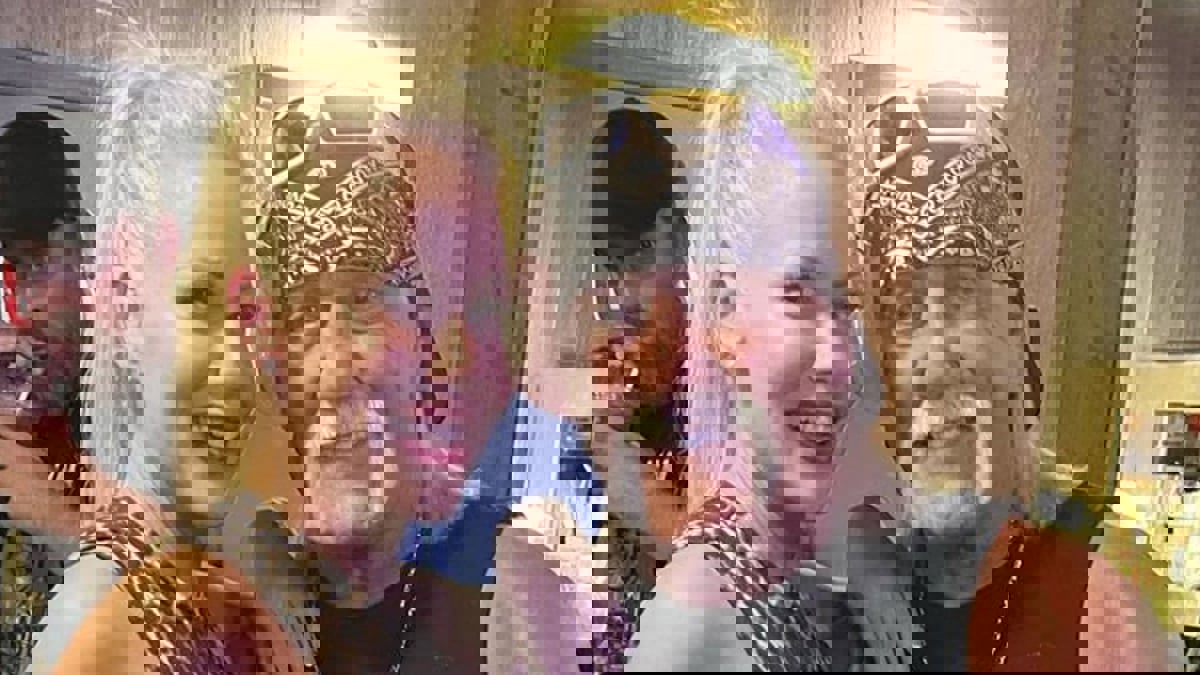 هالك هوغان يعلن خطبته للمرة الثالثة على مدربة يوغا