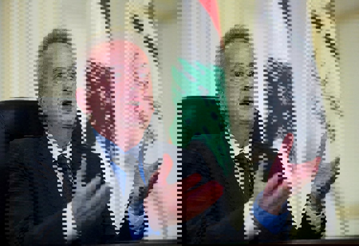 بسبب رياض سلامة.. اتهام مدقق مالي لبناني بالتواطؤ في تبييض أموال