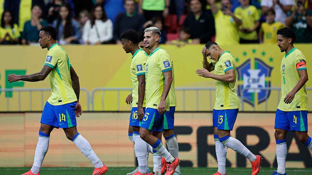 رافينيا يقود البرازيل للفوز برباعية على بيرو بتصفيات كأس العالم