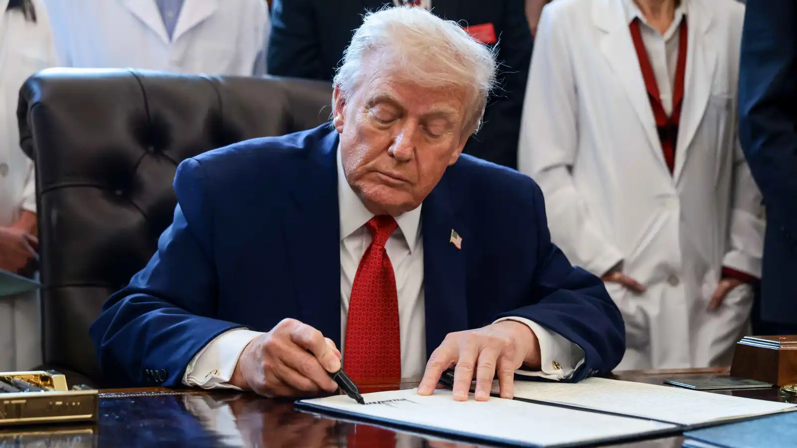 بأمر تنفيذي.. ترامب يؤكد هدف هبوط الأمريكيين على القمر في 2028