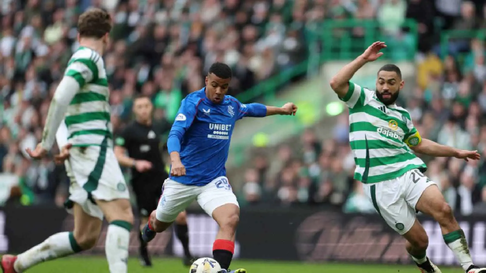 المغربي حمزة إغمان ينهي عقدة "رينجرز" أمام سيلتيك (فيديو)