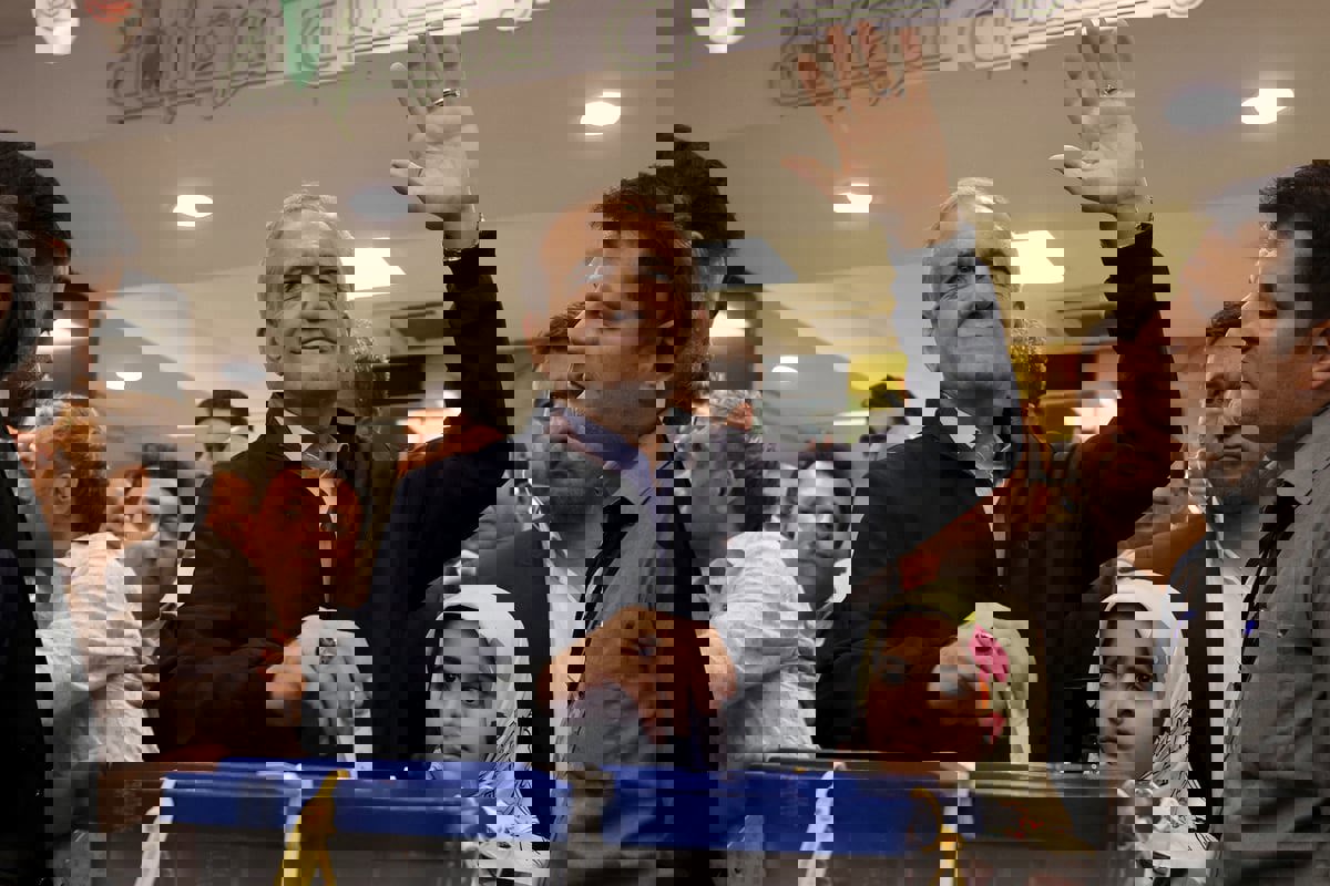 انتقد "شراء الأصوات".. بزشكيان: المشاركة بالانتخابات "صرخة للتغيير" 
