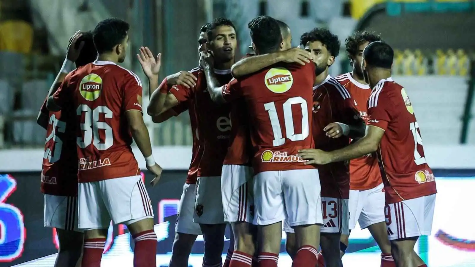 مفاجأة حول مفاوضات انتقال نجم أستون فيلا الإنجليزي إلى الأهلي المصري