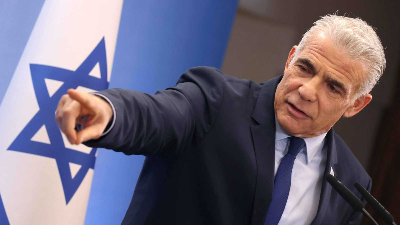 "يخوض حربا بلا أهداف".. لابيد يشن هجوما لاذعا على نتنياهو