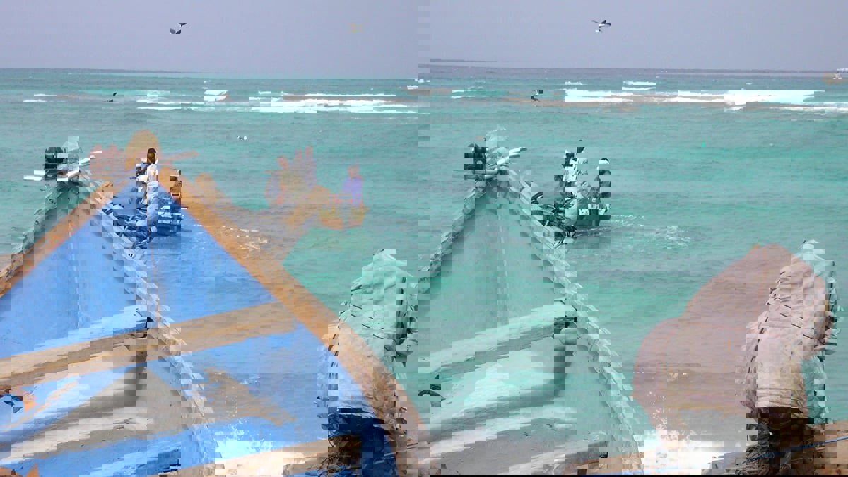 ضبط سفينة إيرانية تحمل مخدرات قرب سقطرى