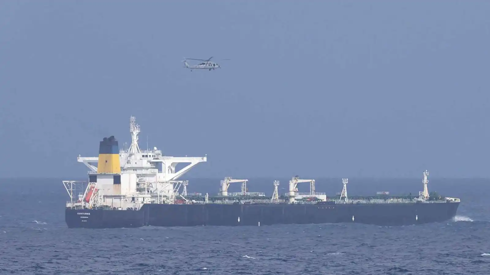 القوات الأمريكية تحتجز سفينة بعد فرارها من الحظر في الكاريبي