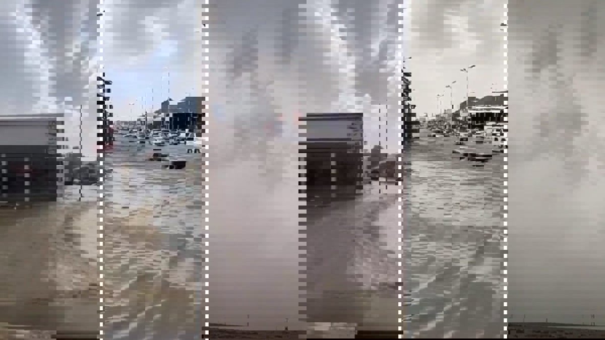 السعودية.. الطائف تغرق بالأمطار ومناطق تتزيّن بـ"البرَد" (فيديو)