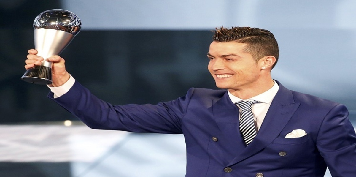 كريستيانو رونالدو يعلق على تغيب لاعبي برشلونة عن حفل الفيفا