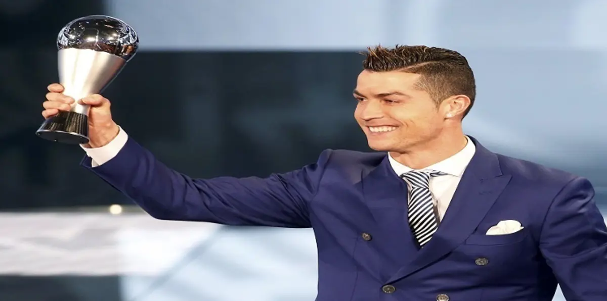 كريستيانو رونالدو يعلق على تغيب لاعبي برشلونة عن حفل الفيفا