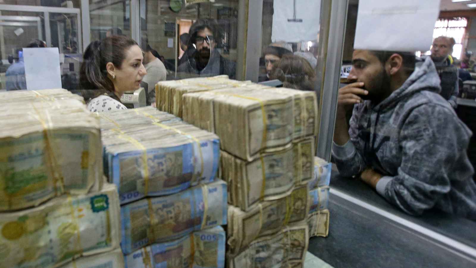 بـ"الأطنان".. مصادر تكشف حجم كميات الذهب في سوريا بعد سقوط الأسد