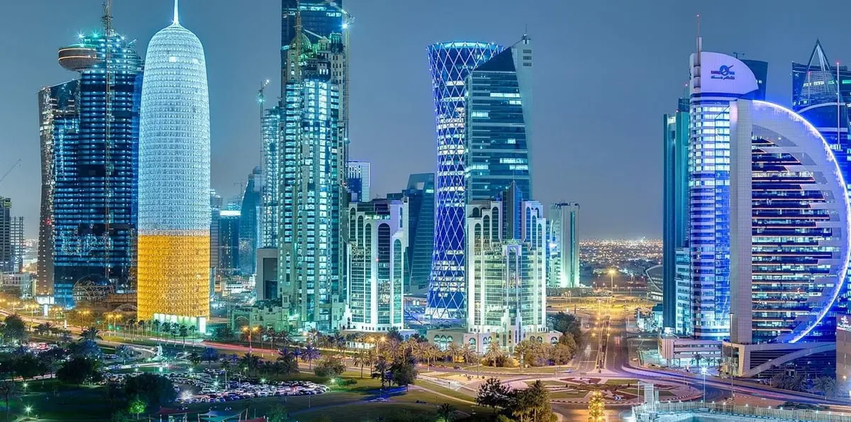 فيتش: بنوك قطر تحت الضغط بسبب نزوح ودائع غير محلية