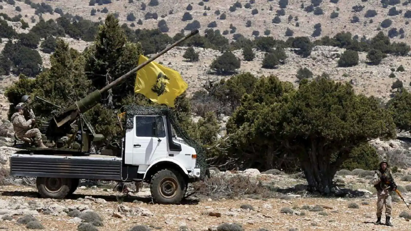 تآكل النفوذ الإيراني يضع سلاح "حزب الله" تحت مقصلة الدستور اللبناني