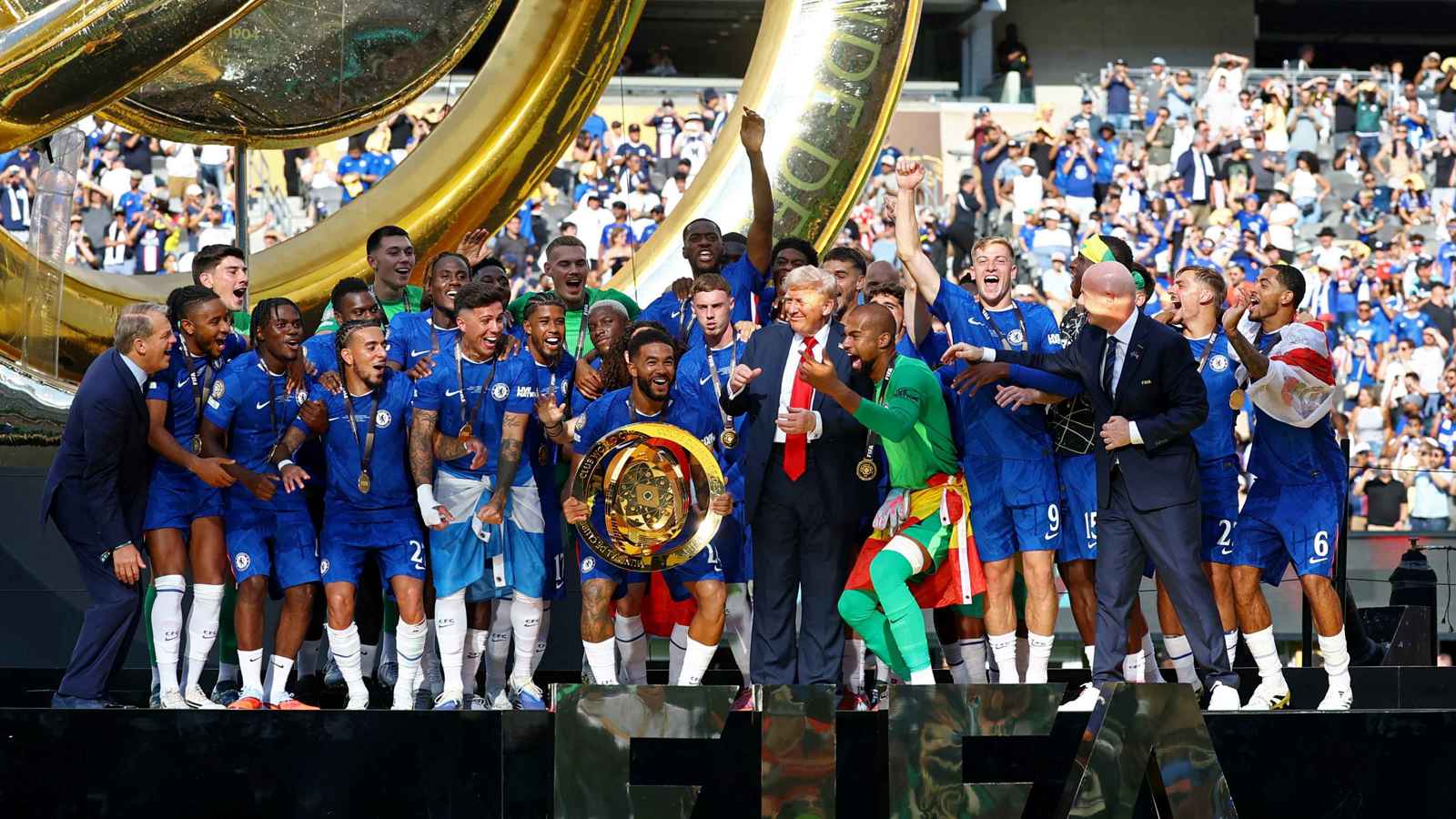 نجم تشيلسي يقتحم سباق الكرة الذهبية ويهدّد ديمبلي ولامين يامال