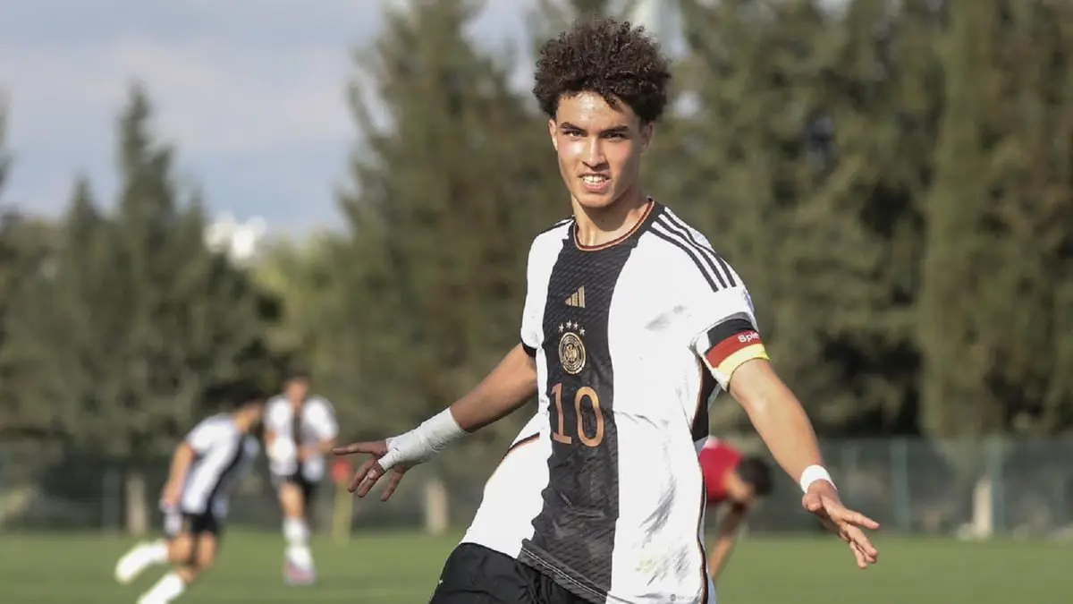 من هو نوح درويش الذي تعاقد معه برشلونة؟