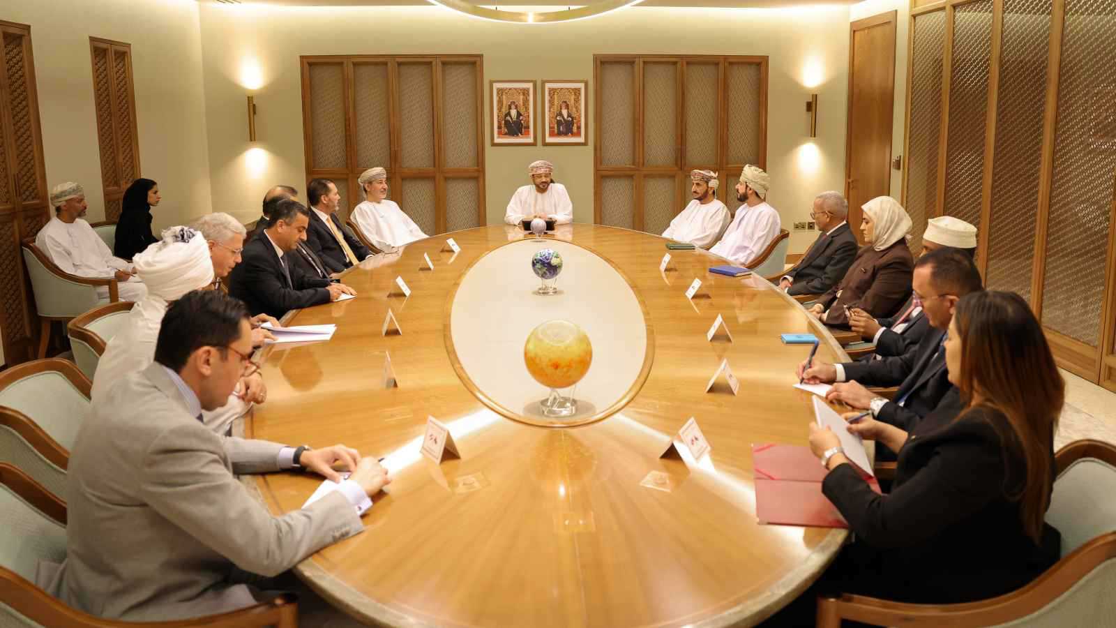 وزير خارجية عُمان يدعو الدول العربية للضغط لوقف الحرب