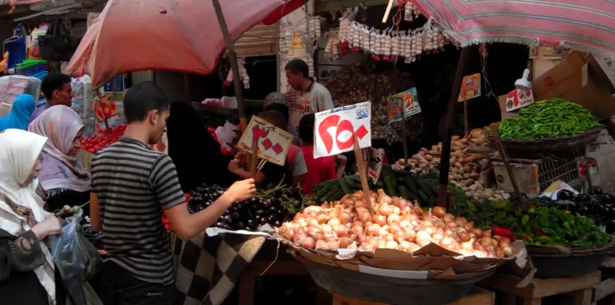 آخر الحلول.. السيسي يلجأ إلى وزارة الداخلية لضبط الأسعار ومراقبة الأسواق