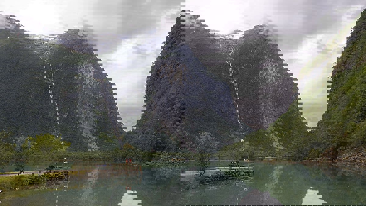 ليس من بينها "نياجرا".. تعرف على أطول الشلالات في العالم
