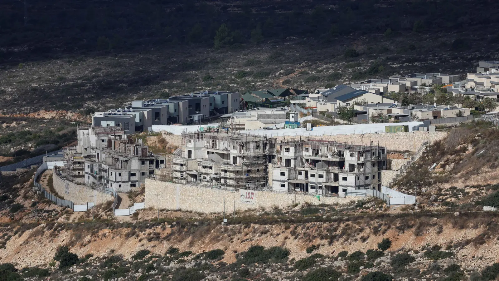 إسرائيل تستبق مؤتمر "حل الدولتين" بفرض "واقع جديد" في غزة والضفة