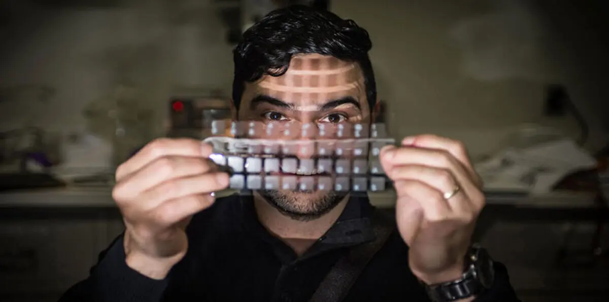 بالفيديو.. اكتشاف تقني يحوّل الملابس لسماعات