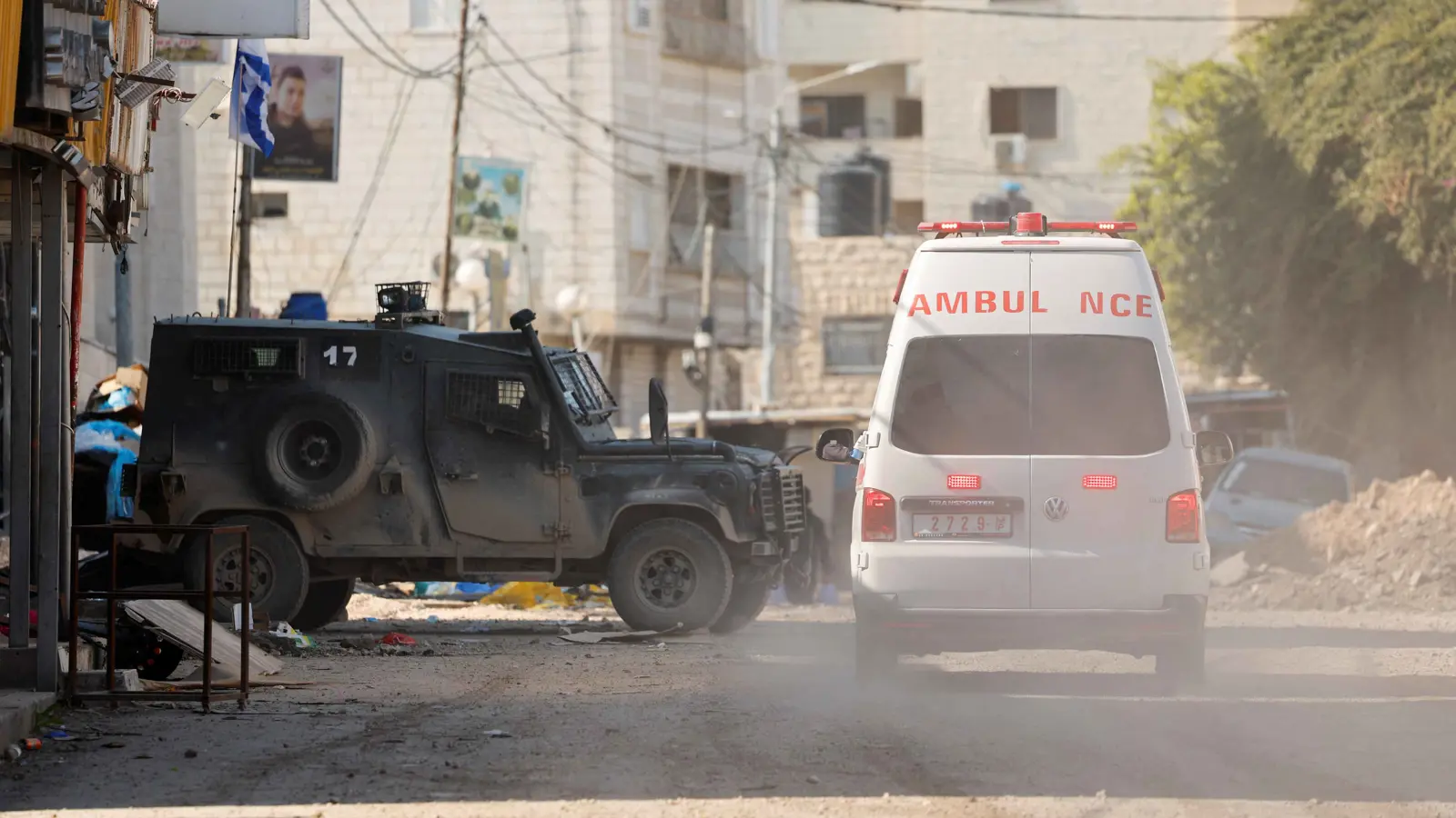 وحدات عسكرية وإغلاق مداخل.. إسرائيل "تخنق" الضفة الغربية بعملية جديدة