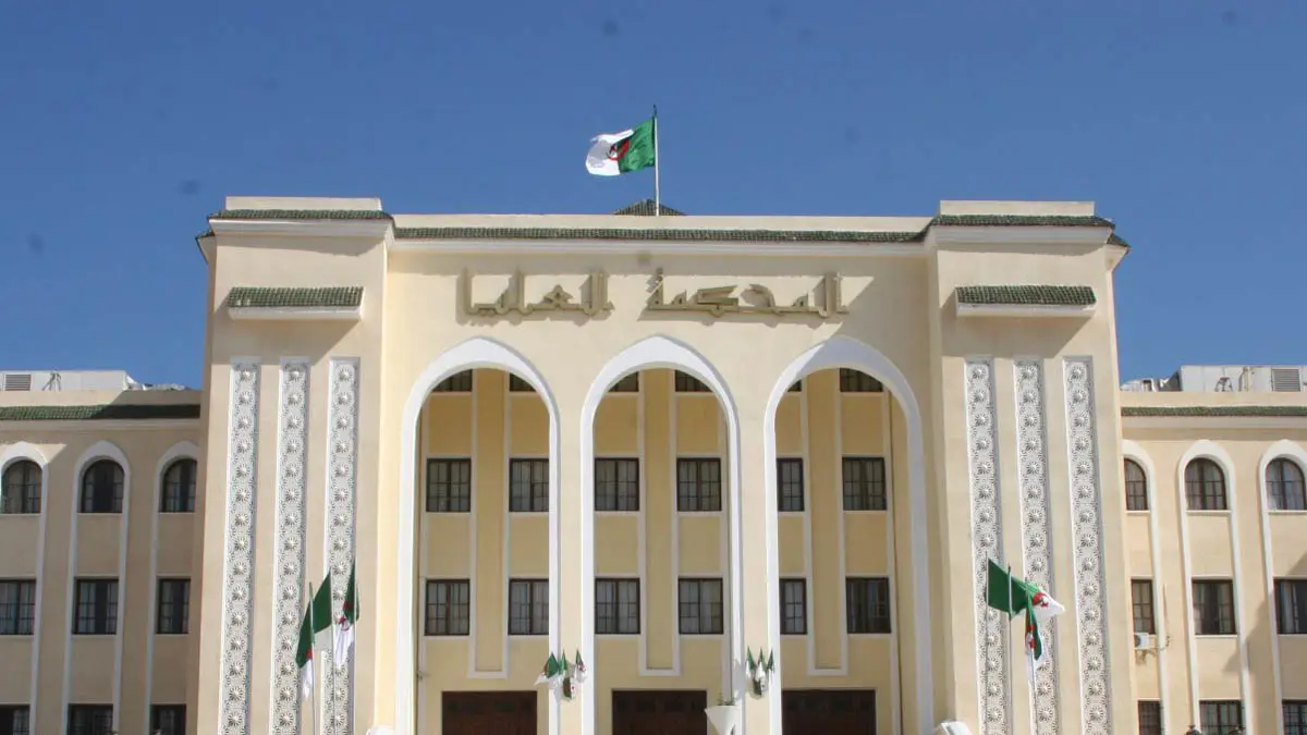 الجزائر .. محاكمات فساد جديدة تطال سلال وأويحيى ومسؤولين سابقين