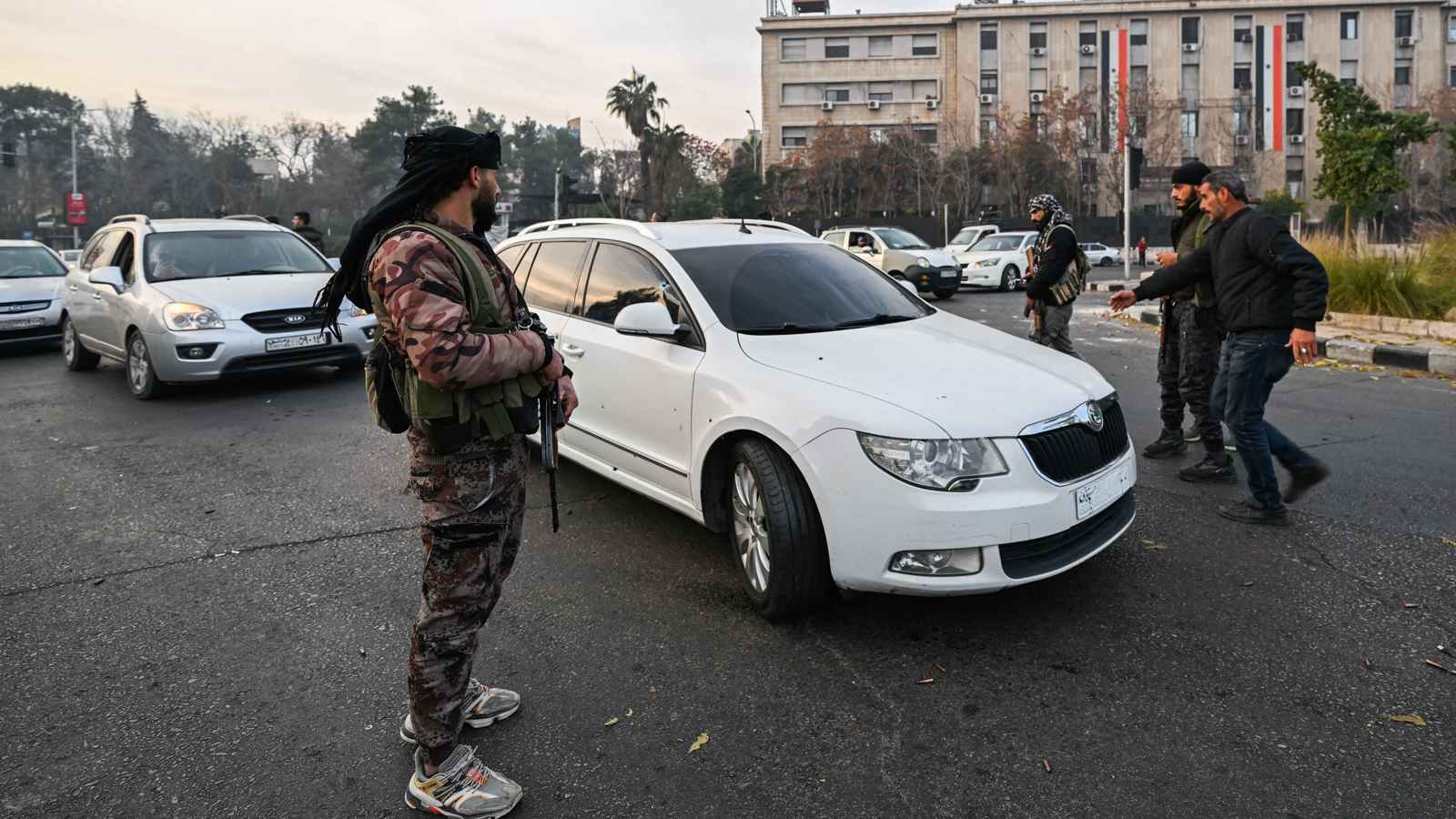 "الائتلاف السوري": سنجتمع مع أطراف عربية ودولية بشأن المرحلة التالية