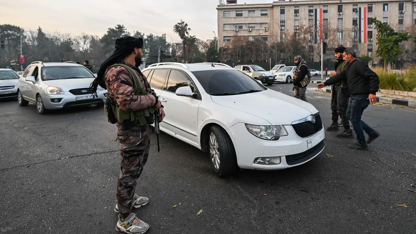 "الائتلاف السوري": سنجتمع مع أطراف عربية ودولية بشأن المرحلة التالية