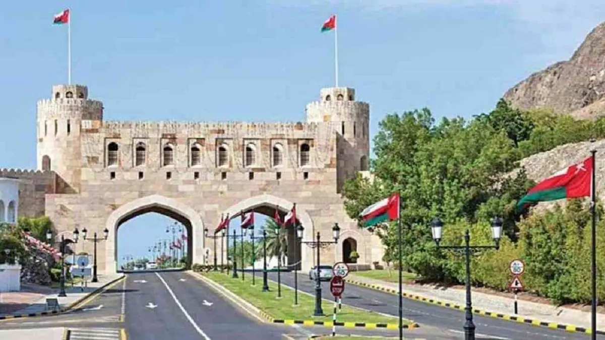 سلطنة عُمان تعيد فتح كافة منافذها اعتبارا من الثلاثاء
